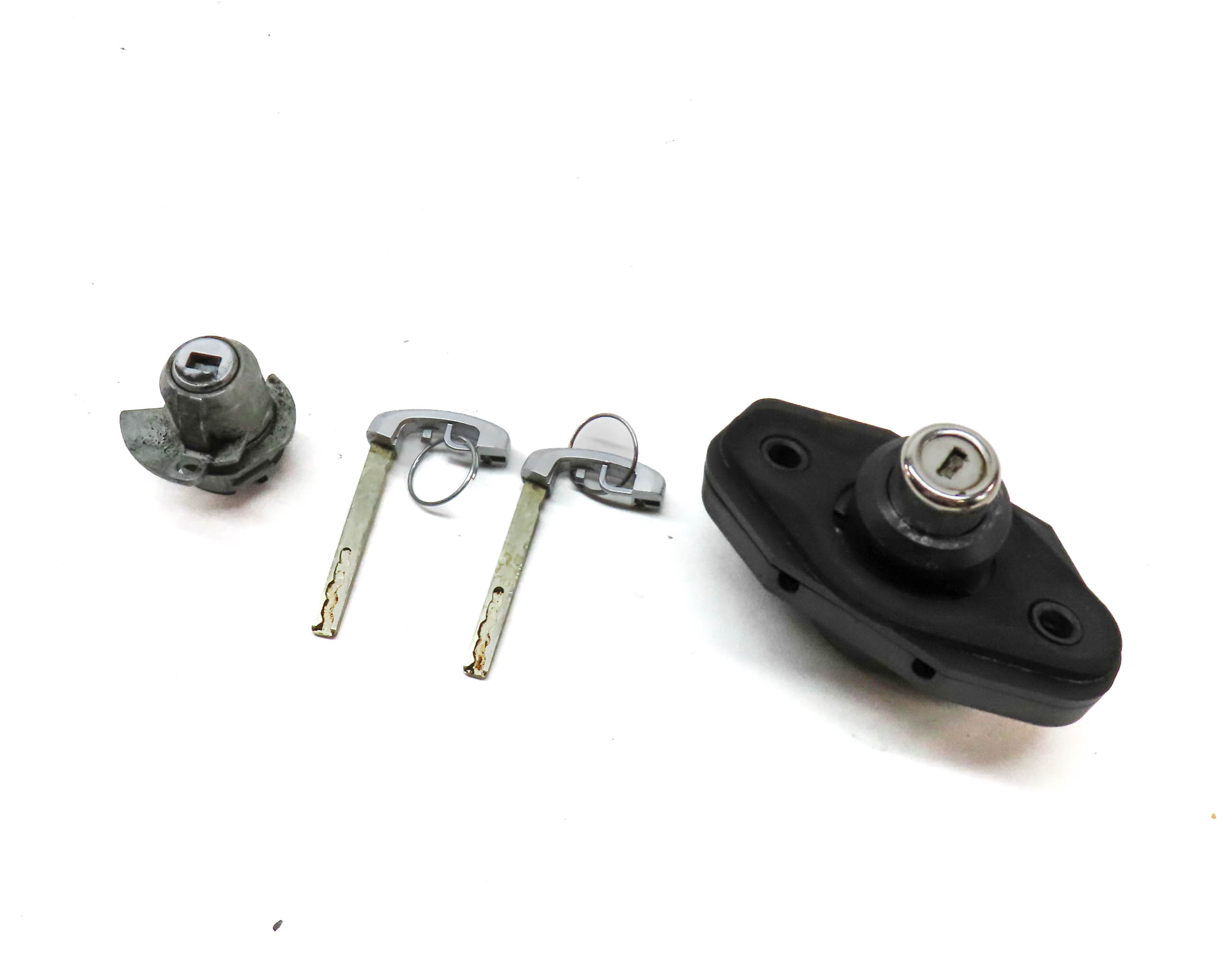 11 BMW 740i (F02) FRONT LEFT DRIVER DOOR & TRUNK LOCK CYLINDER w/2 SKELETON KEY — exact item pictured